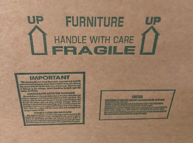 Handling labels for Captain's Chair box
